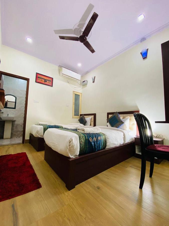 The Century Plaza Hotel Varanasi Exterior photo