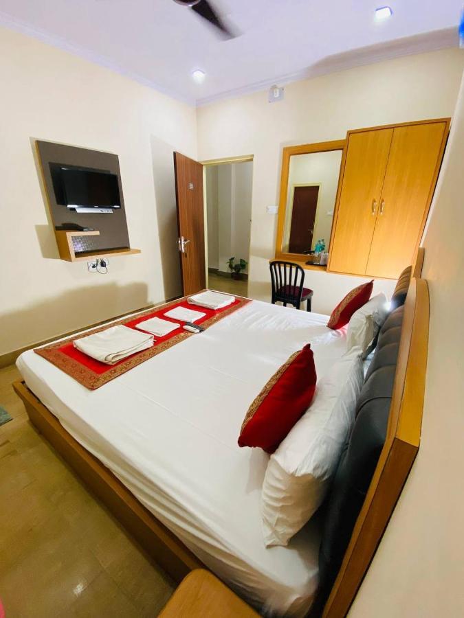 The Century Plaza Hotel Varanasi Exterior photo