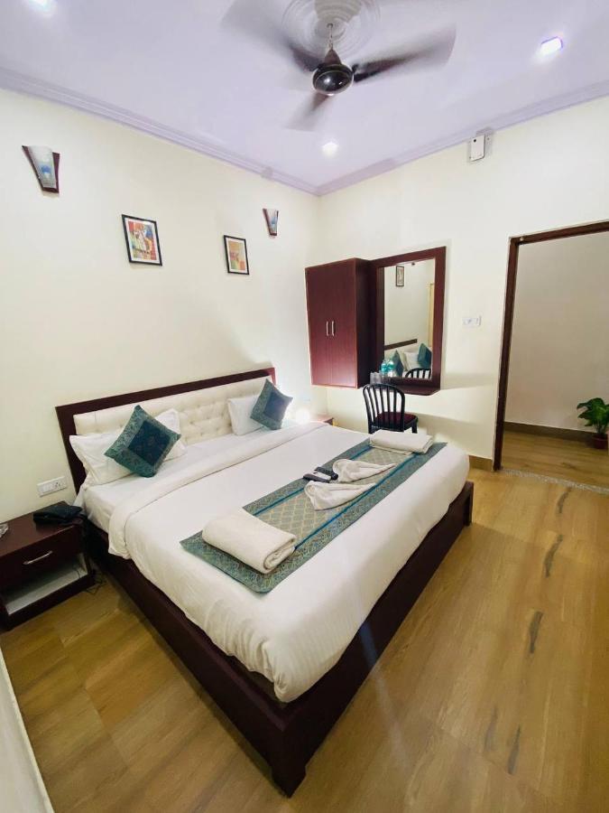 The Century Plaza Hotel Varanasi Exterior photo