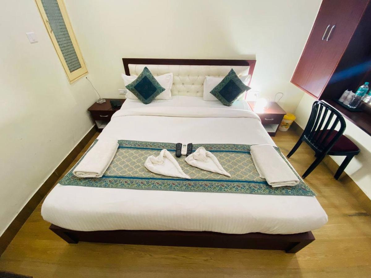 The Century Plaza Hotel Varanasi Exterior photo