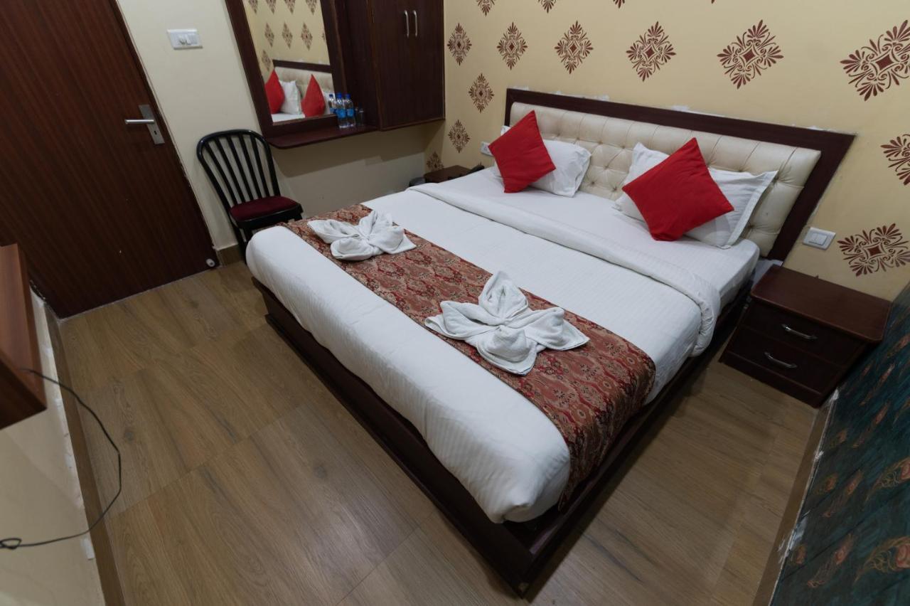 The Century Plaza Hotel Varanasi Exterior photo