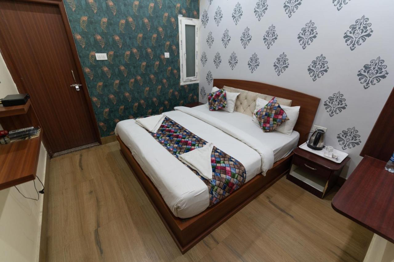 The Century Plaza Hotel Varanasi Exterior photo
