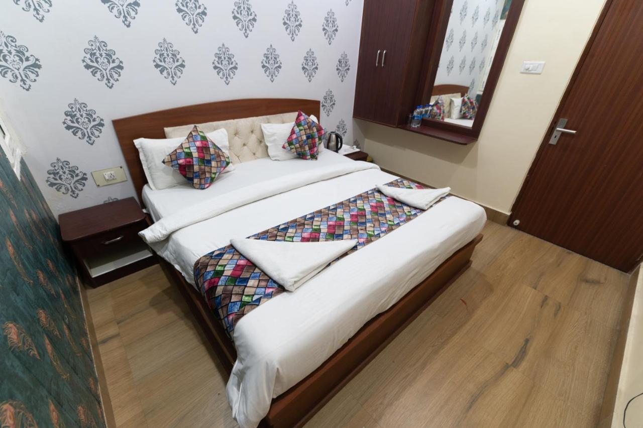 The Century Plaza Hotel Varanasi Exterior photo